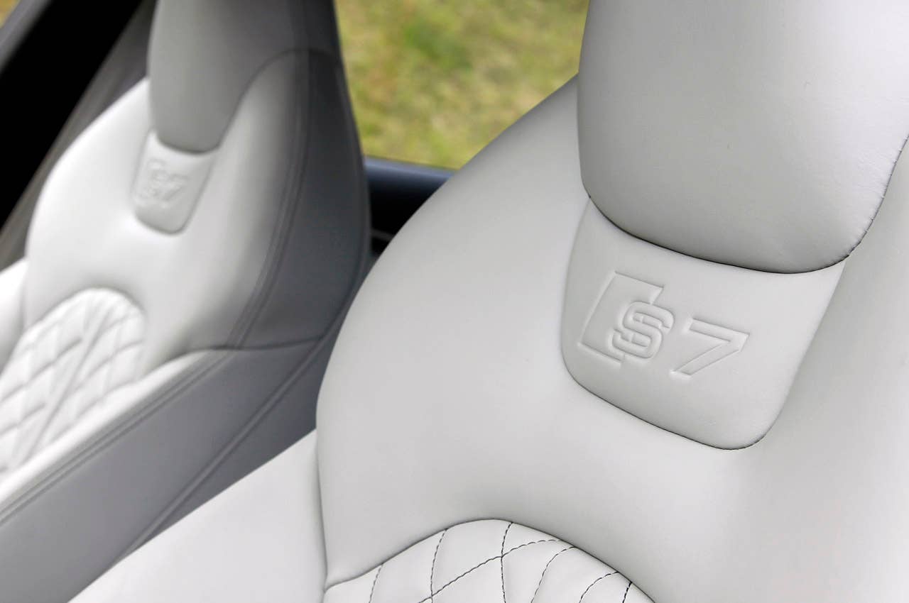 2013 Audi S7 front seats