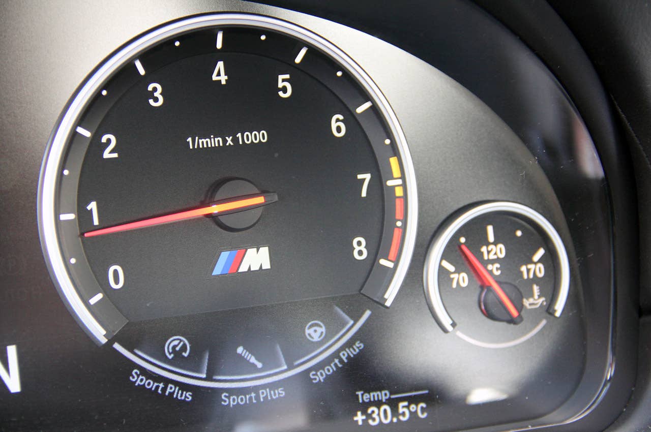 2012 BMW M5 tachometer