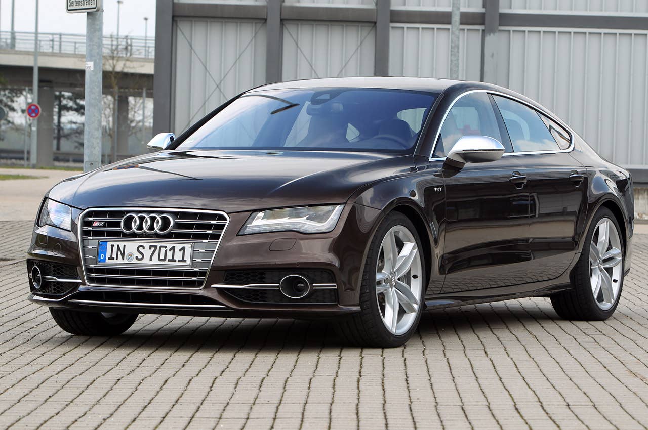 2013 Audi S7 front 3/4 view