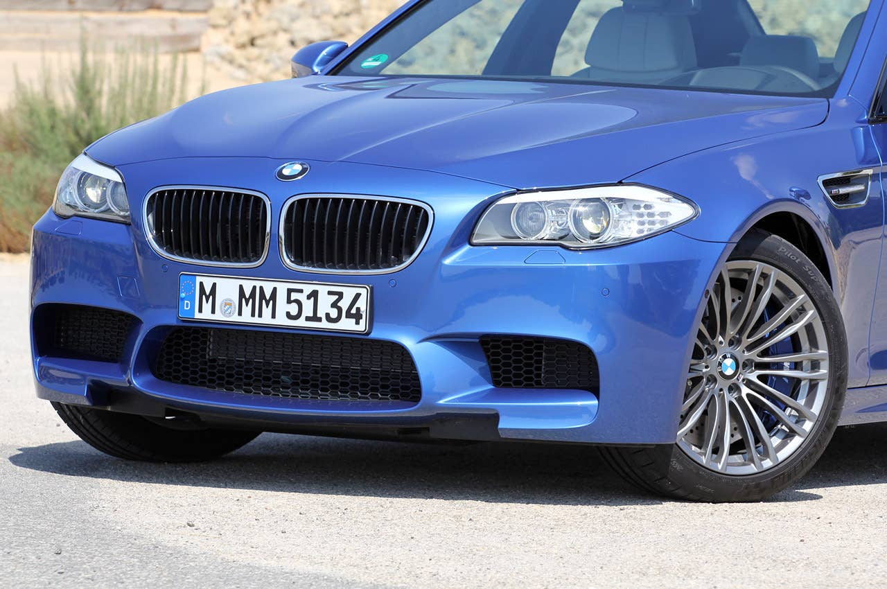 2012 BMW M5 front detail