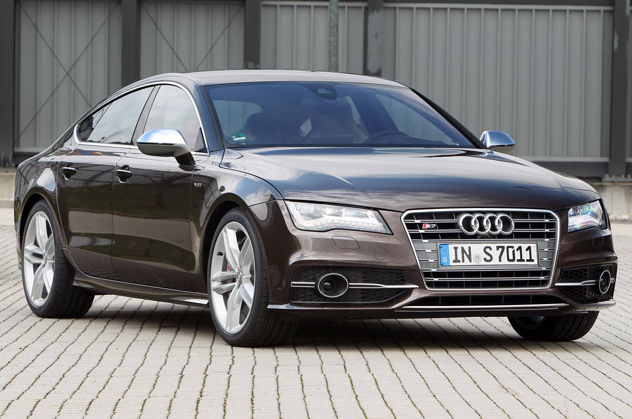 2013 Audi S7 front 3/4 view