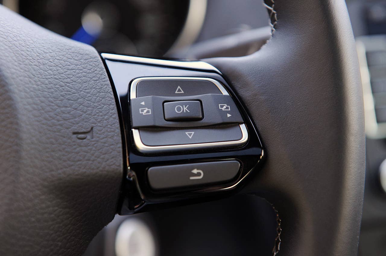 2012 Volkswagen Golf R steering wheel controls