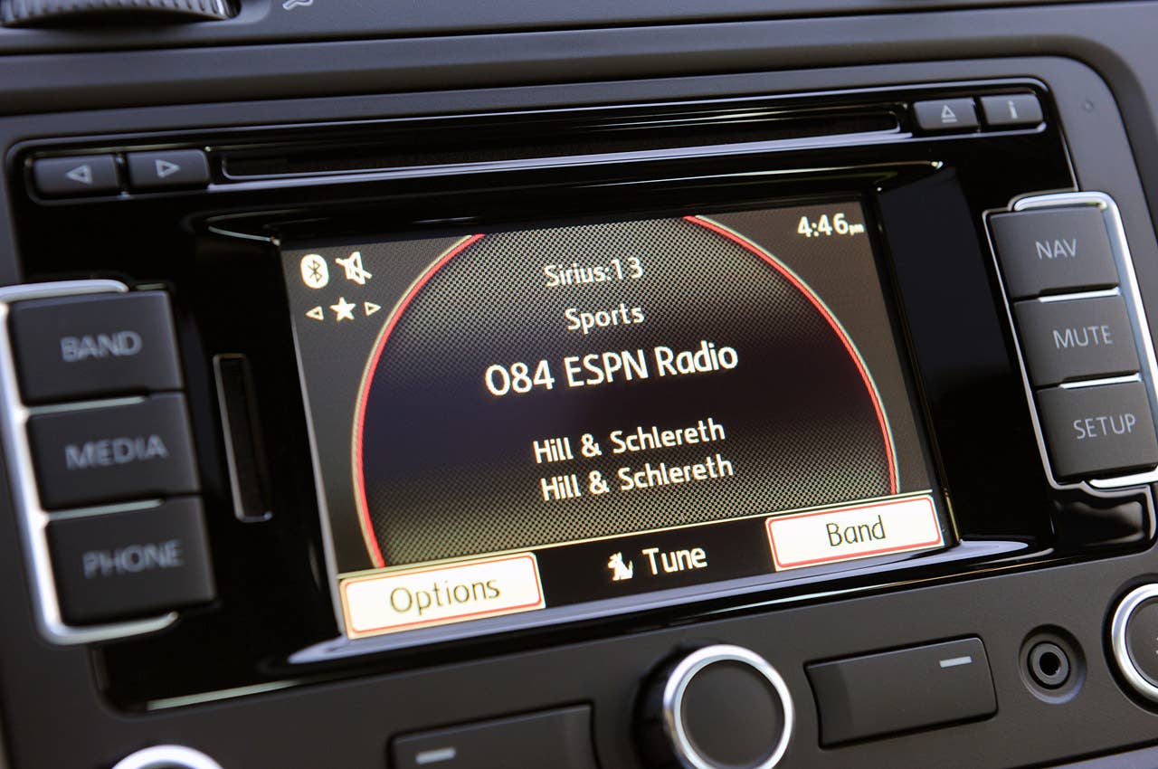 2012 Volkswagen Golf R audio system display