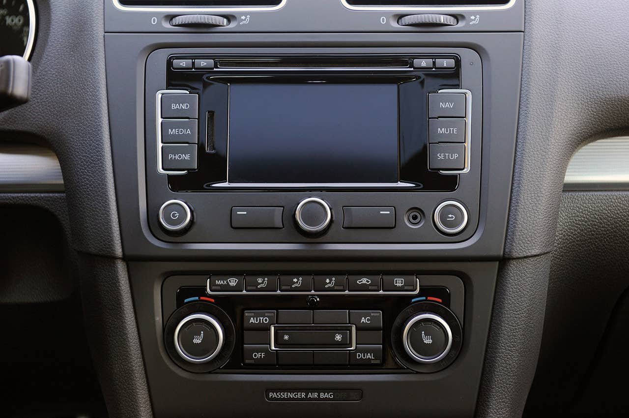 2012 Volkswagen Golf R instrument panel