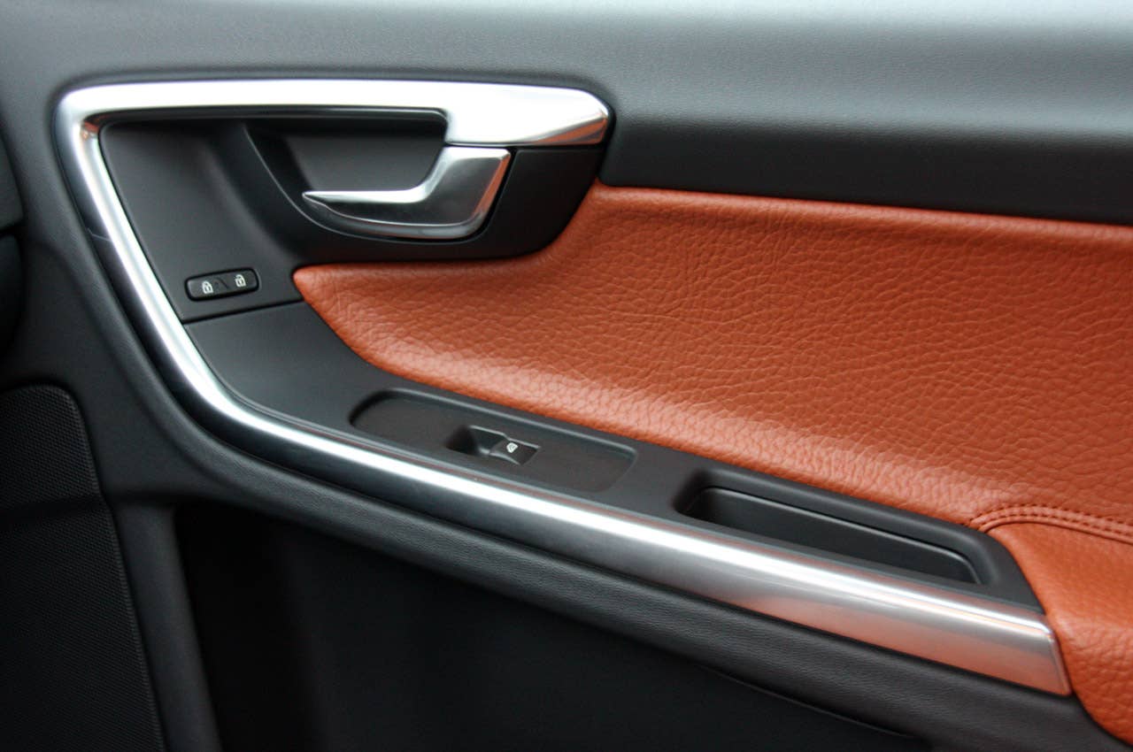 2011 Volvo S60 door trim