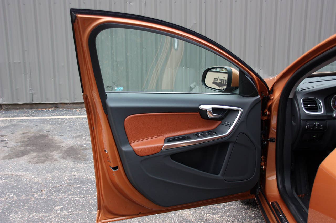 2011 Volvo S60 door panel