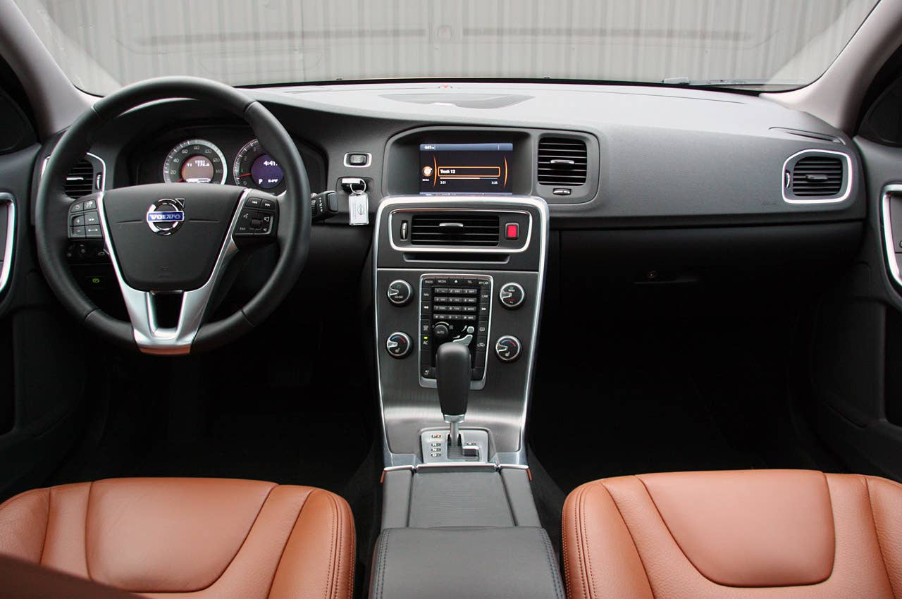 2011 Volvo S60 interior