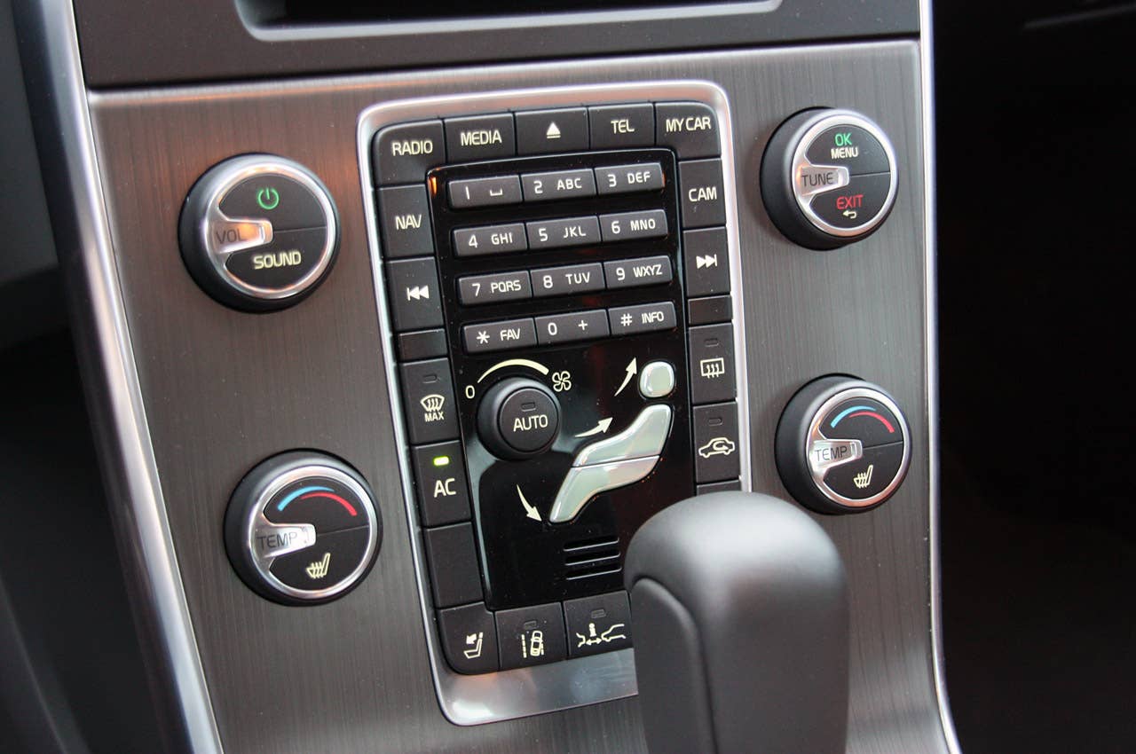 2011 Volvo S60 instrument panel