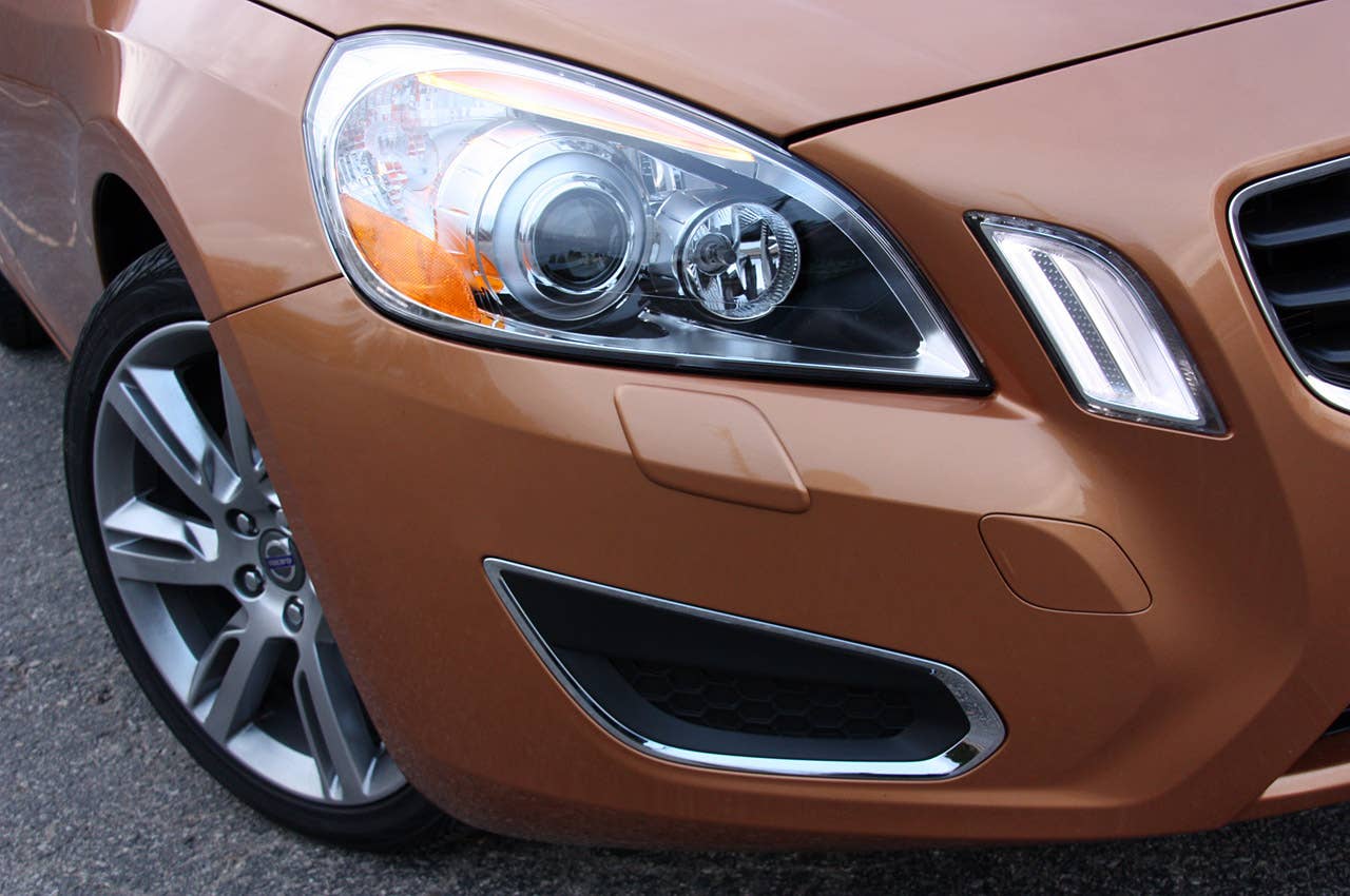 2011 Volvo S60 front detail