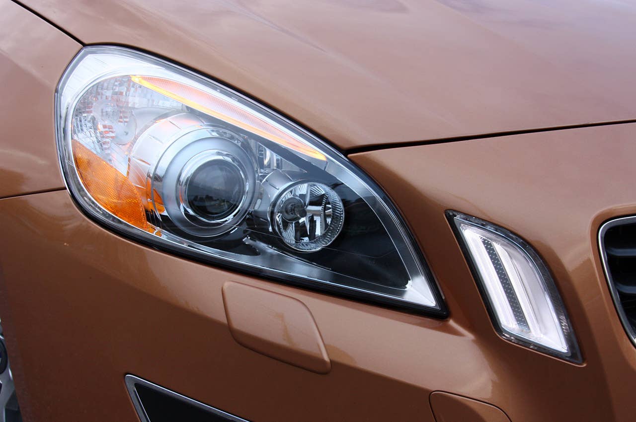 2011 Volvo S60 headlight