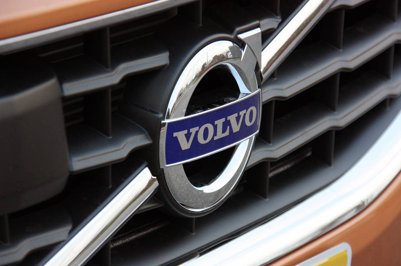 2011 Volvo S60 grille