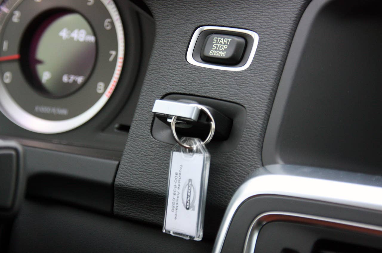 2011 Volvo S60 start button