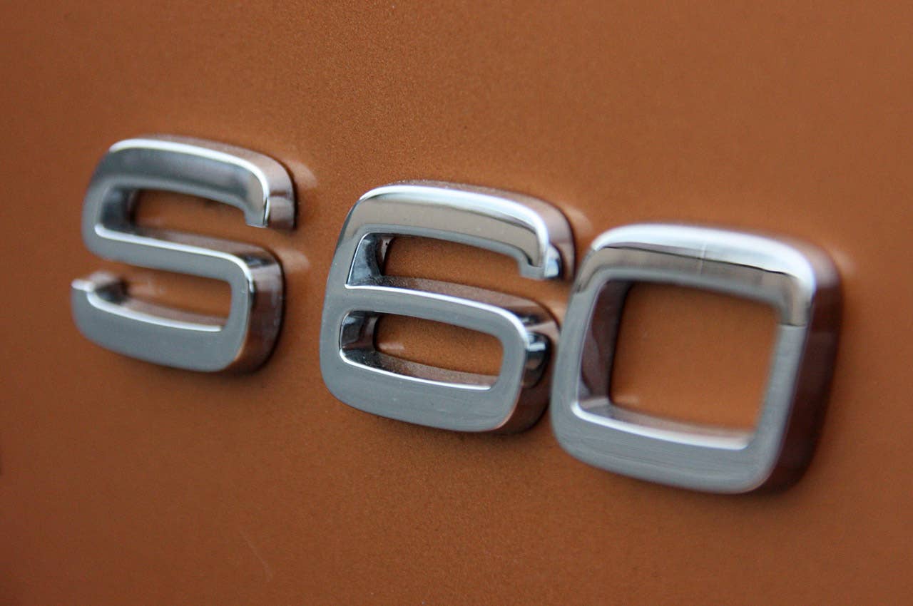 2011 Volvo S60 badge