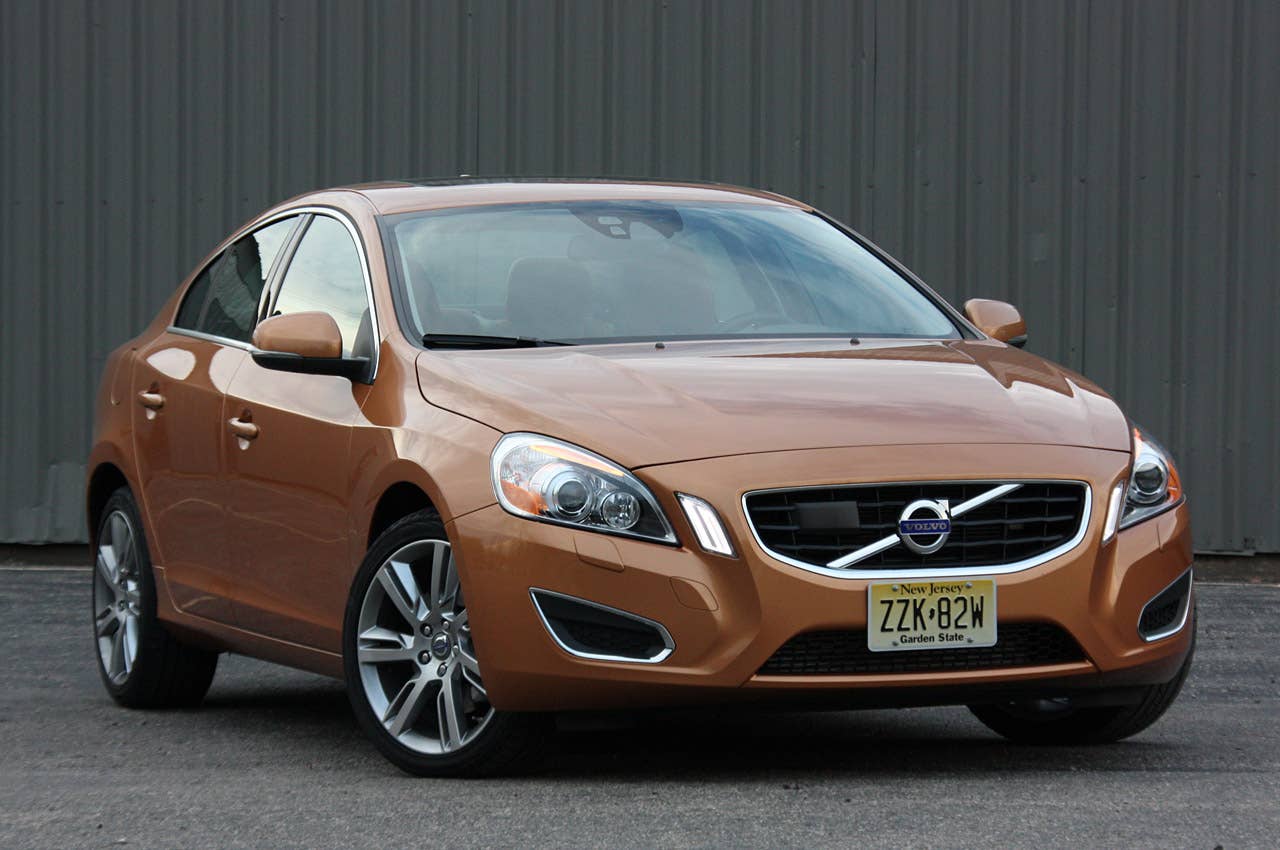 2011 Volvo S60 front 3/4 view