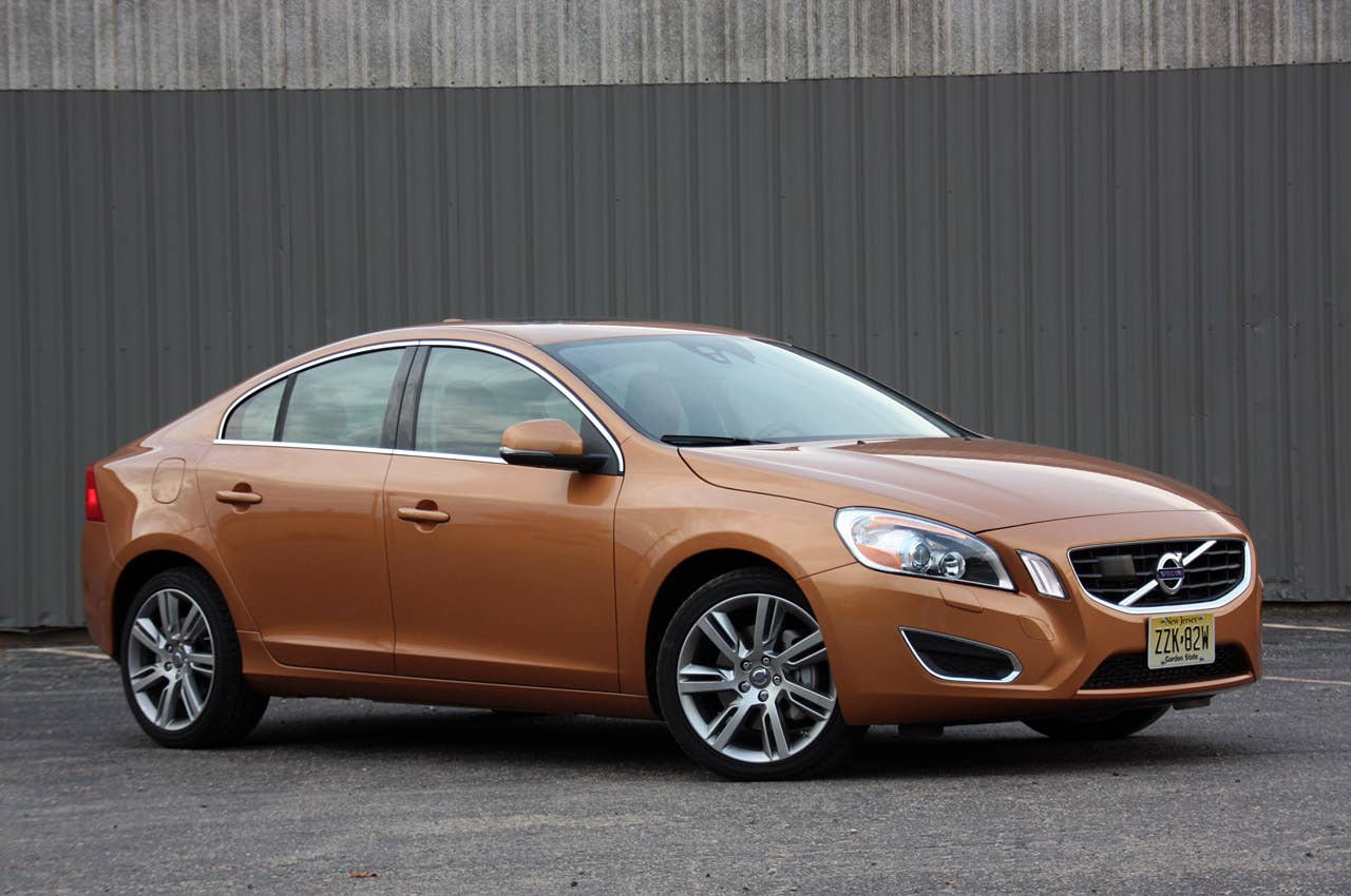 2011 Volvo S60 front 3/4 view