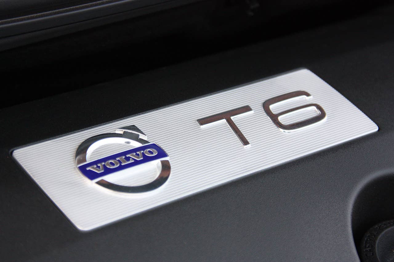 2011 Volvo S60 engine detail