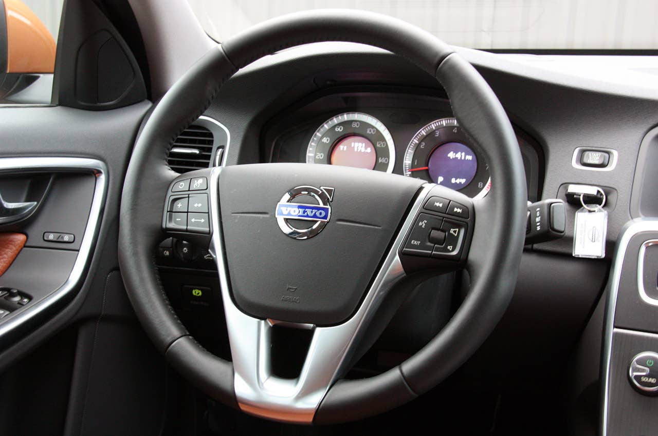 2011 Volvo S60 steering wheel