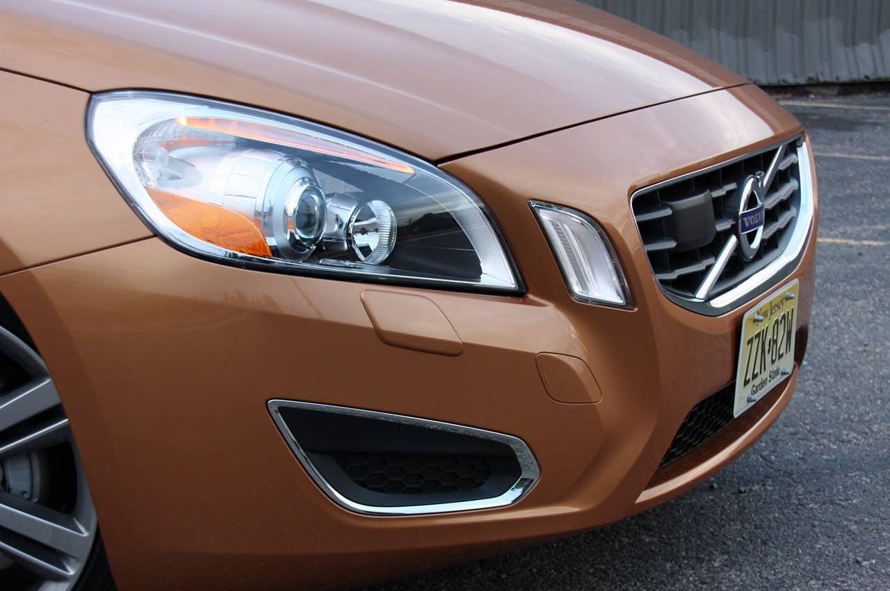 2011 Volvo S60 front detail