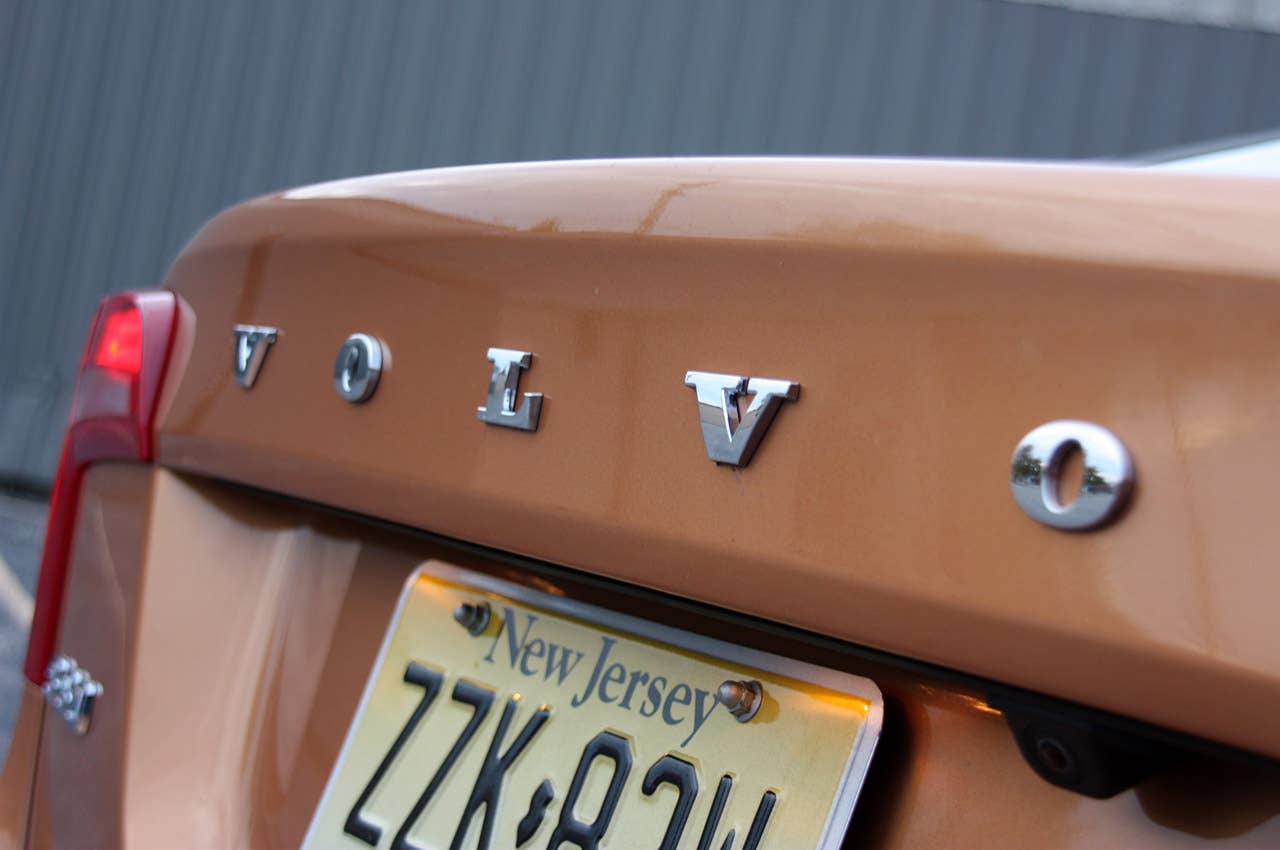 2011 Volvo S60 badge