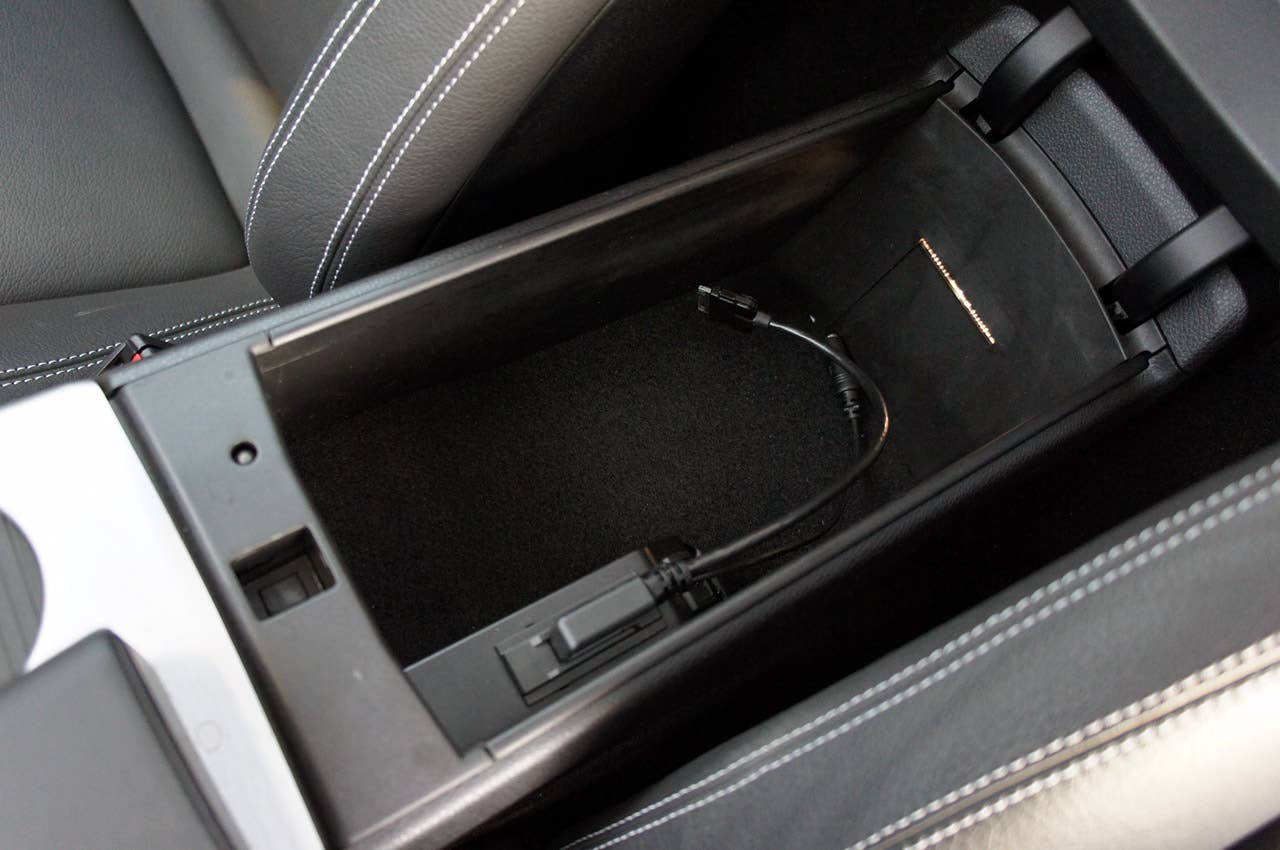 2012 Mercedes-Benz SLK350 center console storage