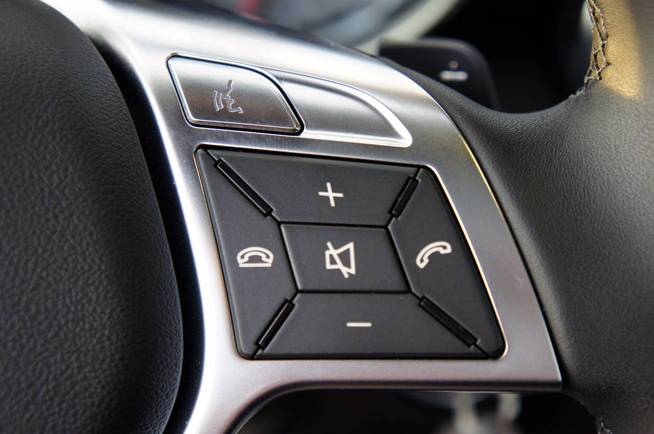 2012 Mercedes-Benz SLK350 steering wheel controls