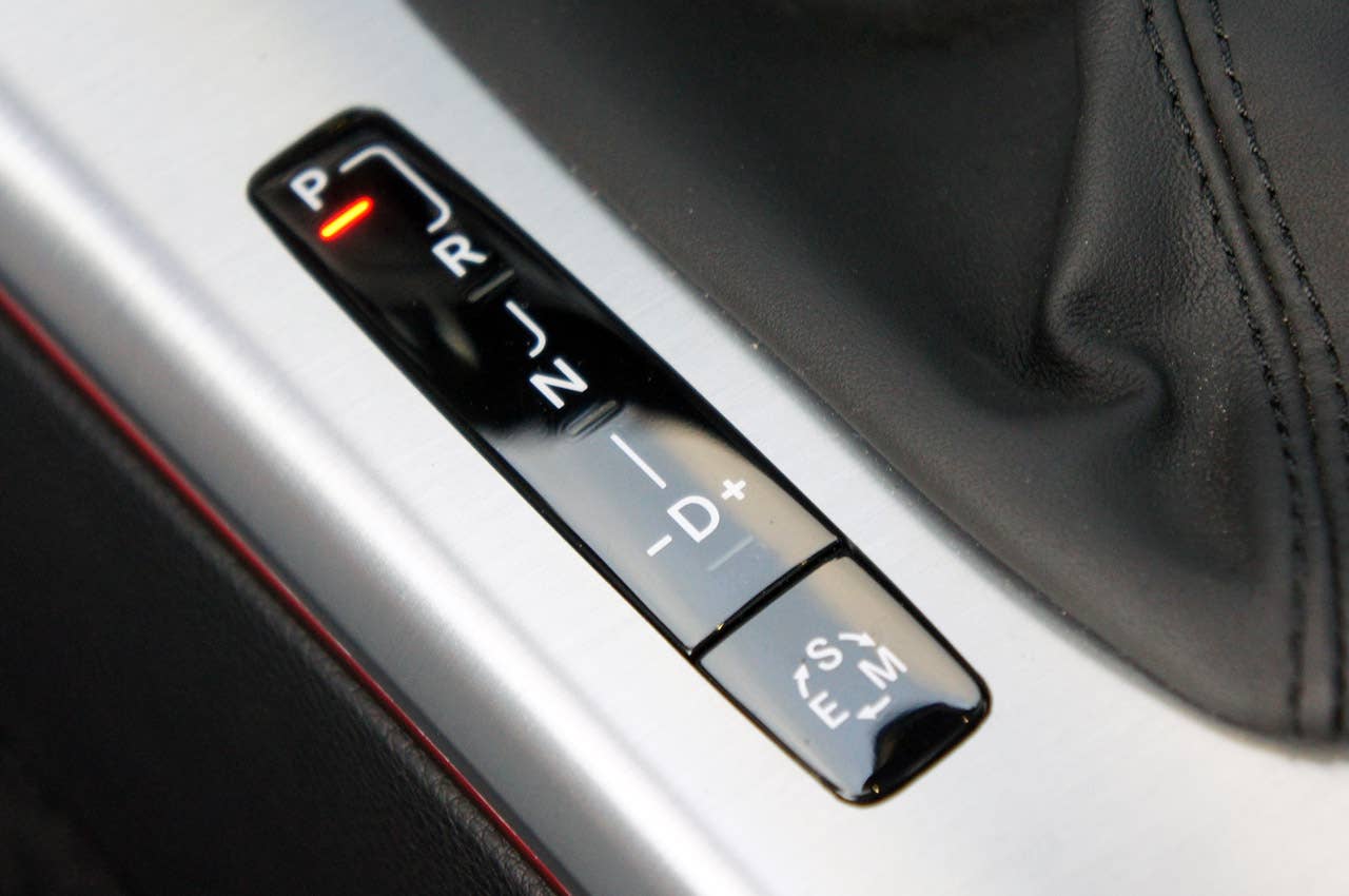 2012 Mercedes-Benz SLK350 shifter display
