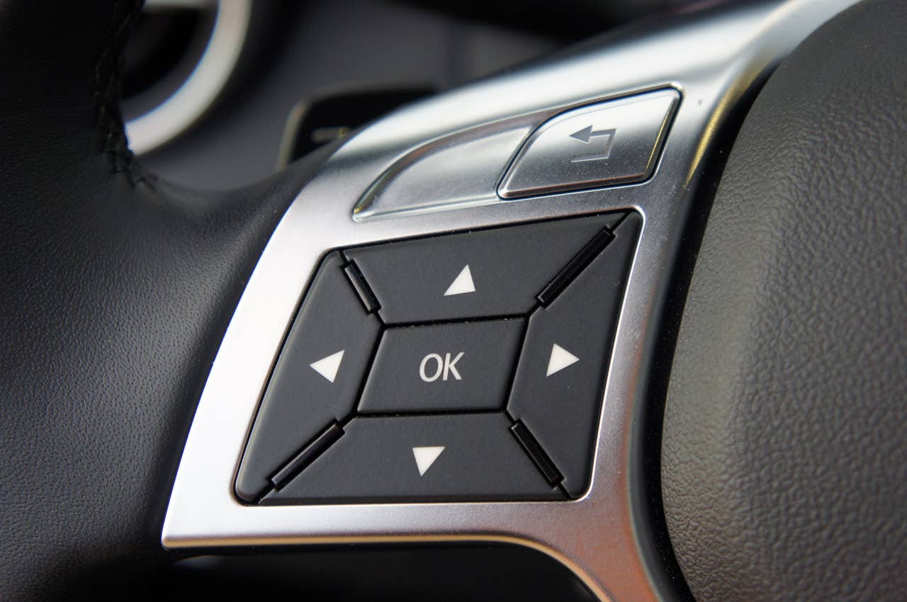 2012 Mercedes-Benz SLK350 steering wheel controls