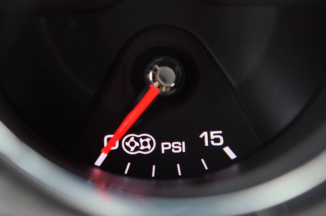 2011 Cadillac CTS-V Coupe PSI gauge