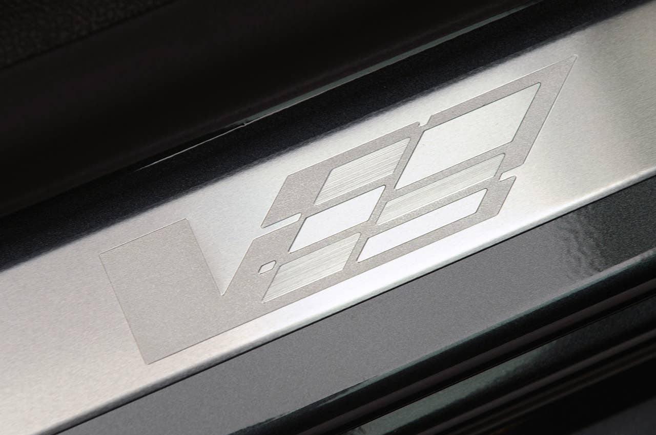 2011 Cadillac CTS-V Coupe side sill