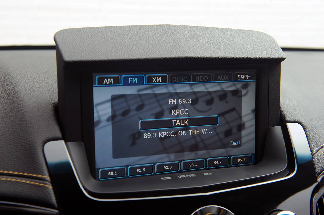 2011 Cadillac CTS-V Coupe multimedia system