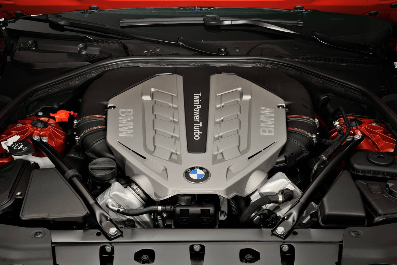 The new BMW 6 Series Coupe - BMW 650i TwinPower Turbo, BMW V8 petrol engine with direct injection (03/2011).
