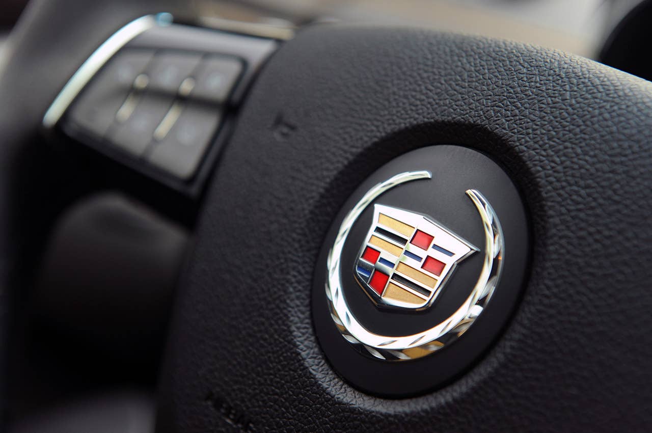 2011 Cadillac CTS-V Coupe steering wheel detail