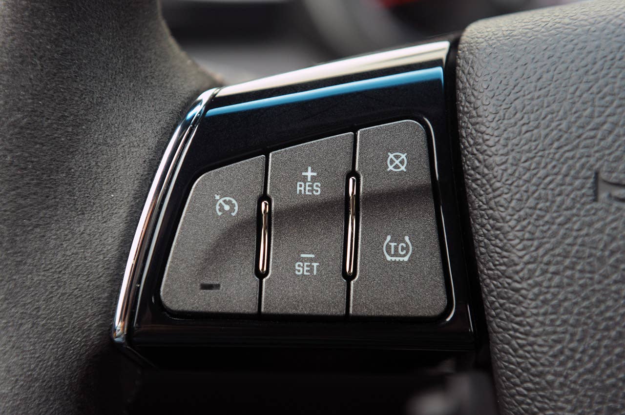 2011 Cadillac CTS-V Coupe steering wheel controls