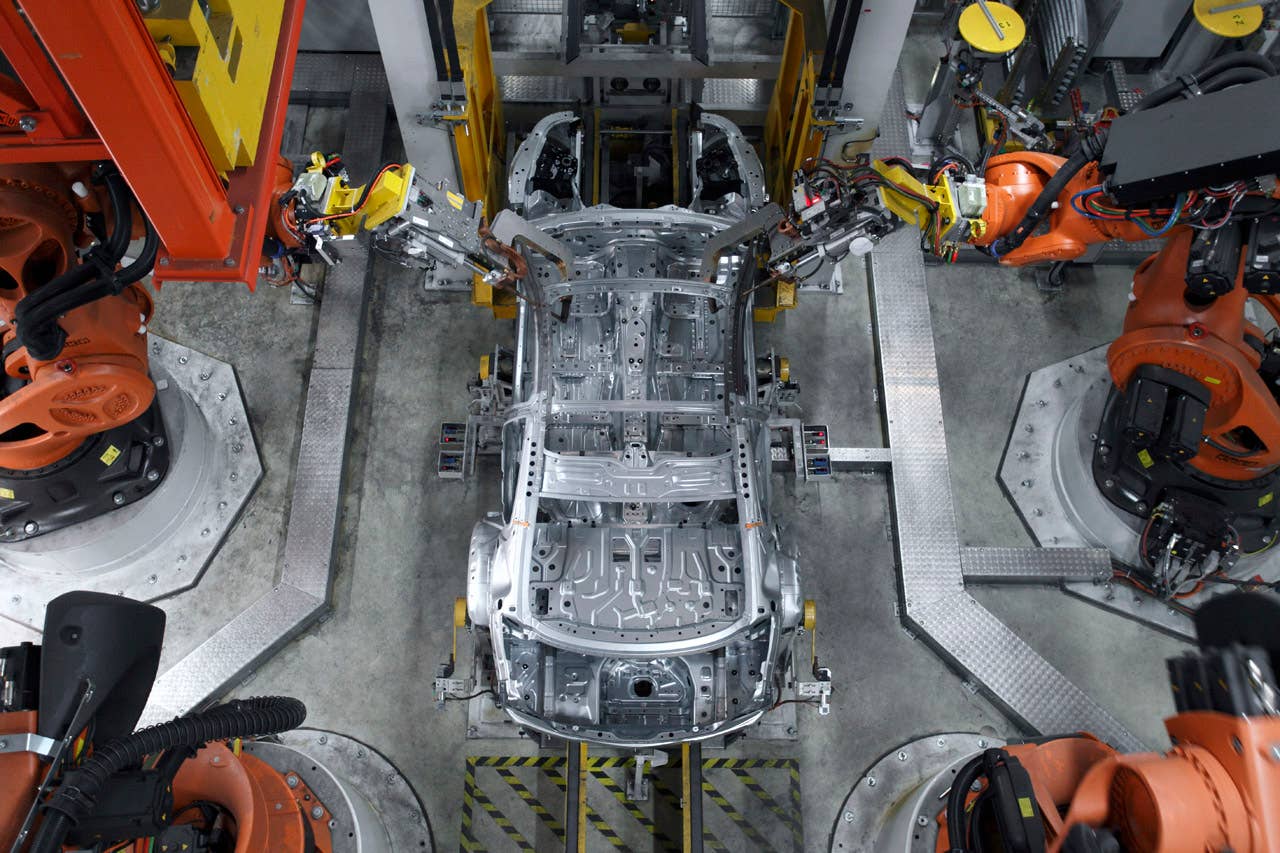 Production BMW 6 Series Coupe, BMW Plant Dingolfing (03/20011).