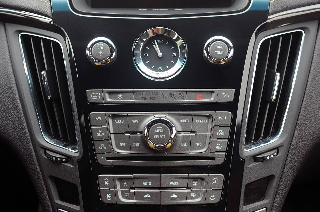 2011 Cadillac CTS-V Coupe instrument panel