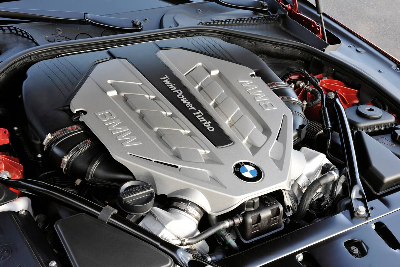 The new BMW 6 Series Coupe - BMW 650i TwinPower Turbo, BMW V8 petrol engine with direct injection (03/2011).