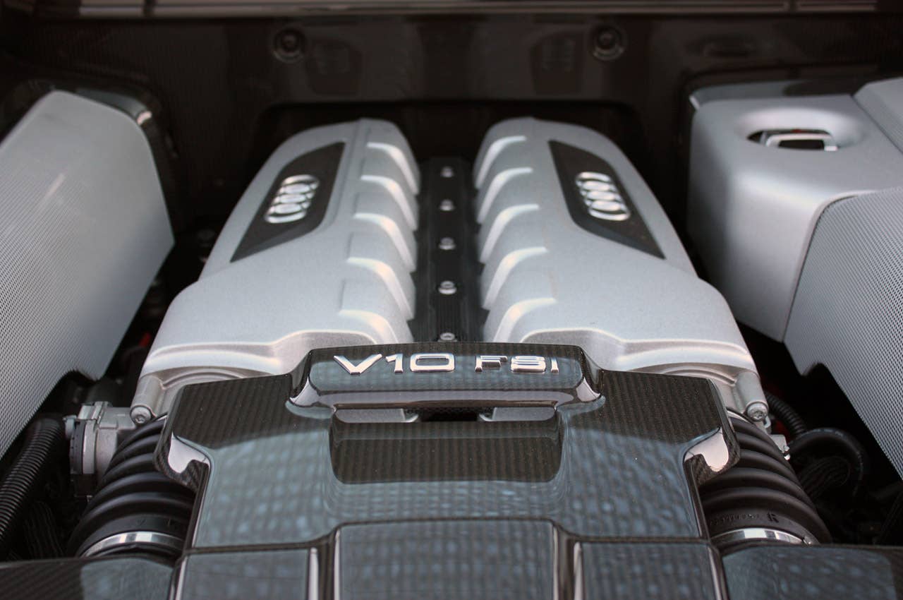2014 Audi R8 V10 Plus engine