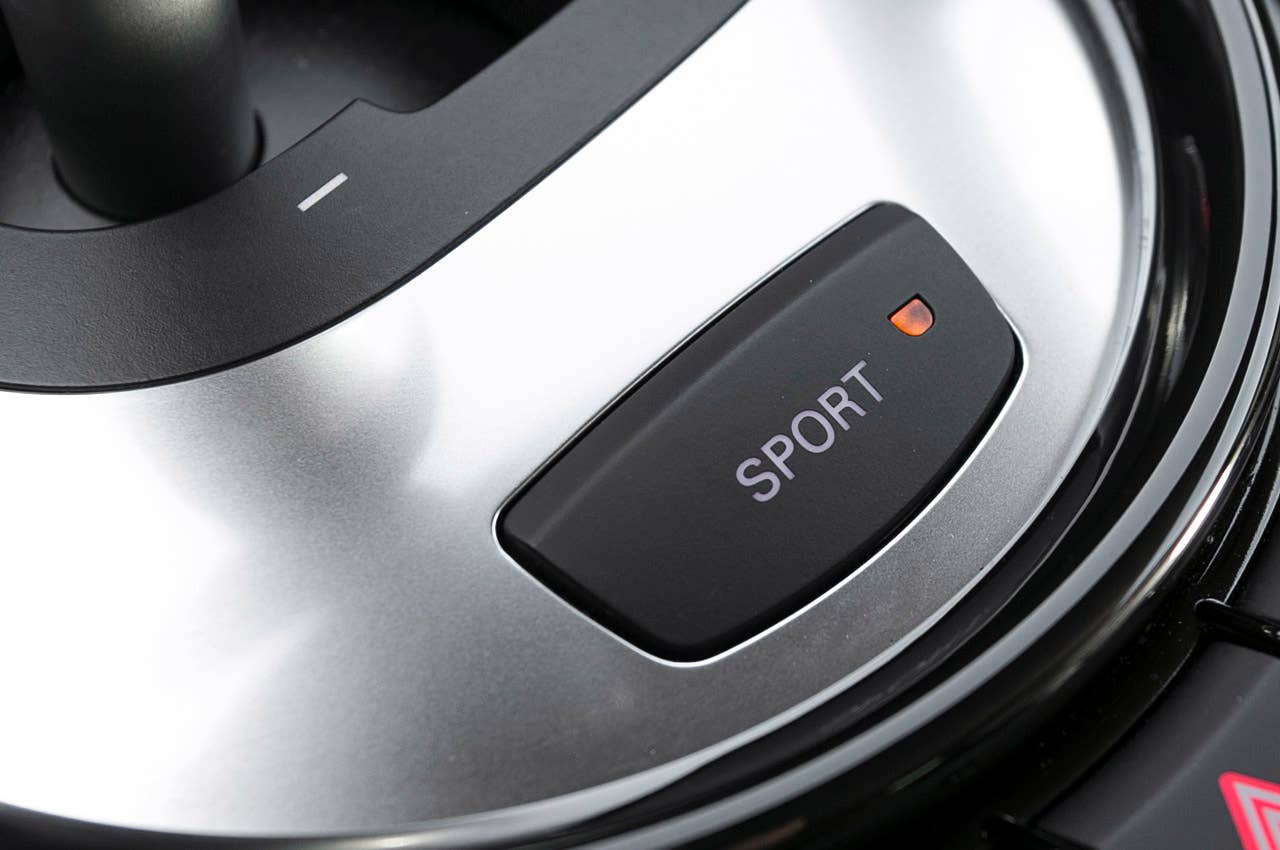 2014 Audi R8 V10 Plus sport button
