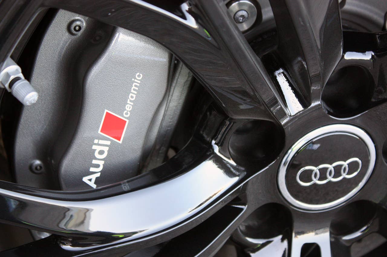 2014 Audi R8 V10 Plus brakes