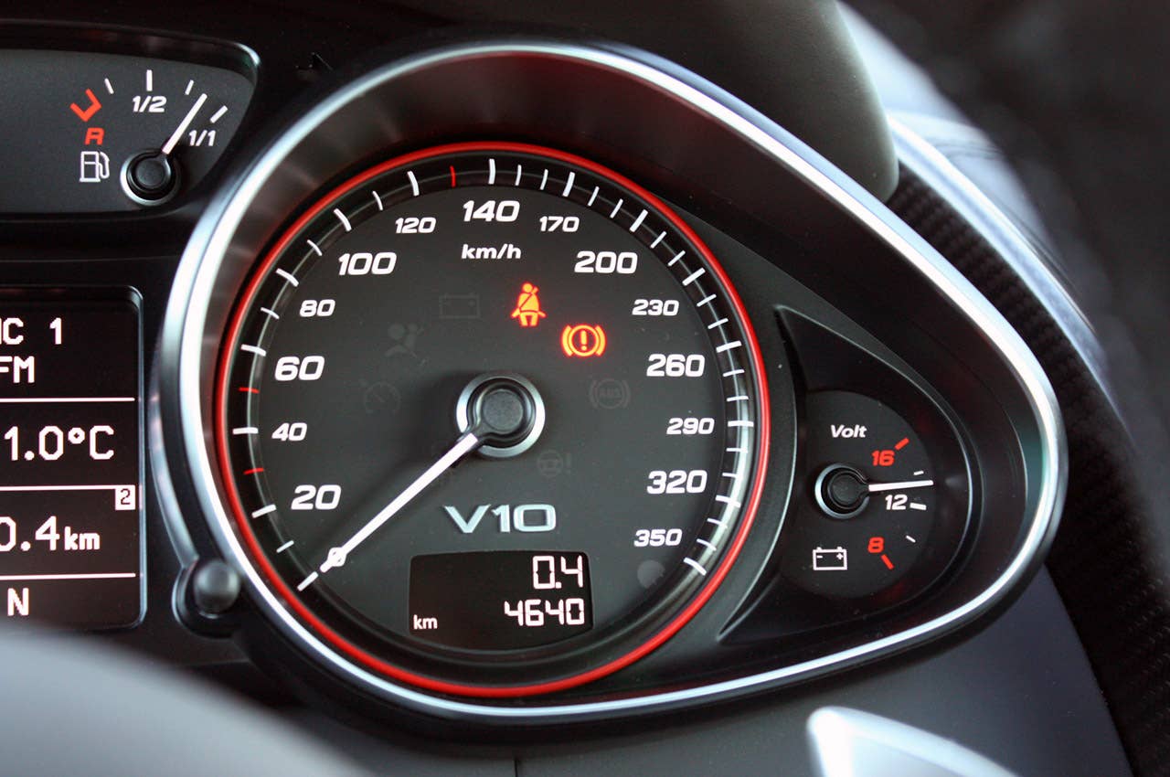 2014 Audi R8 V10 Plus speedometer