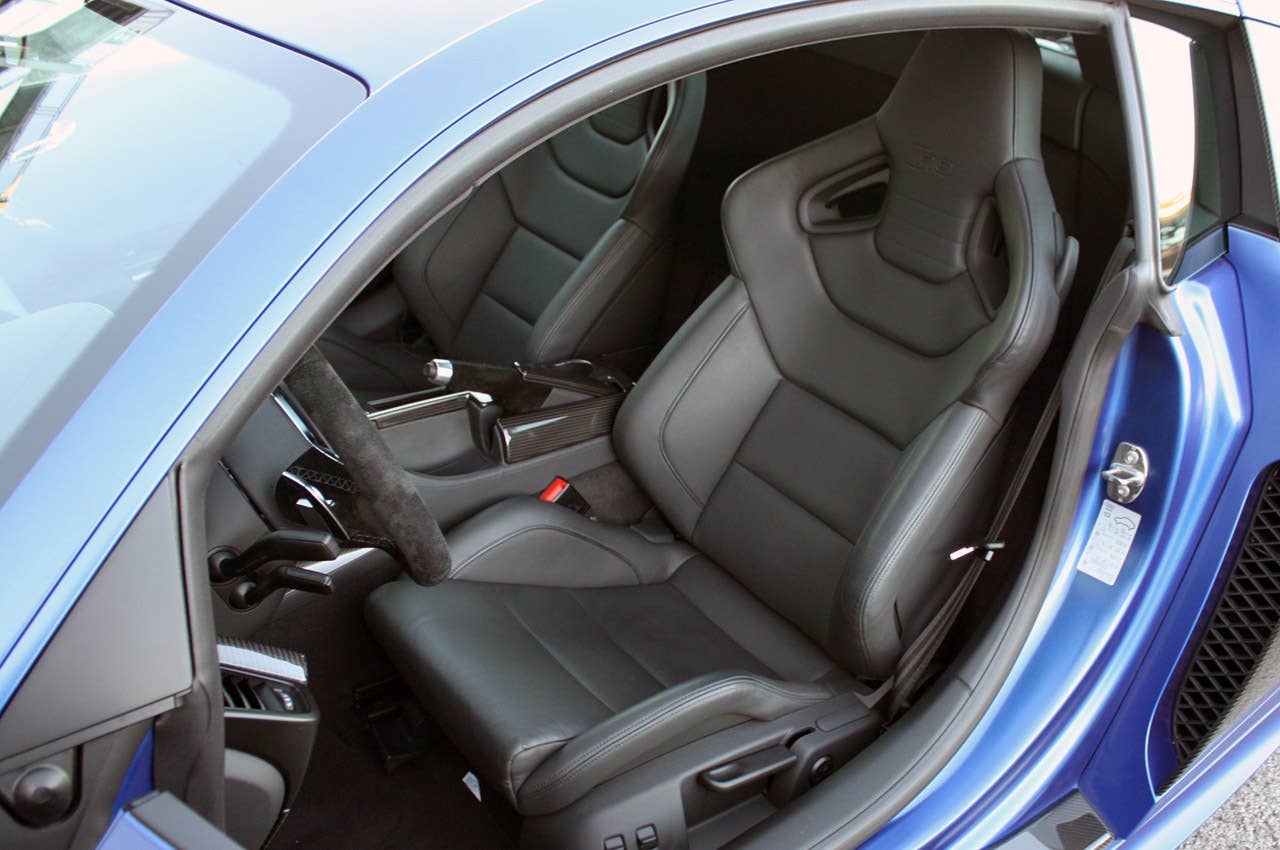 2014 Audi R8 V10 Plus seats