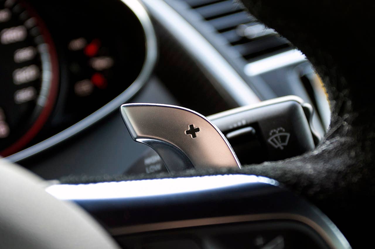 2014 Audi R8 V10 Plus paddle shifter