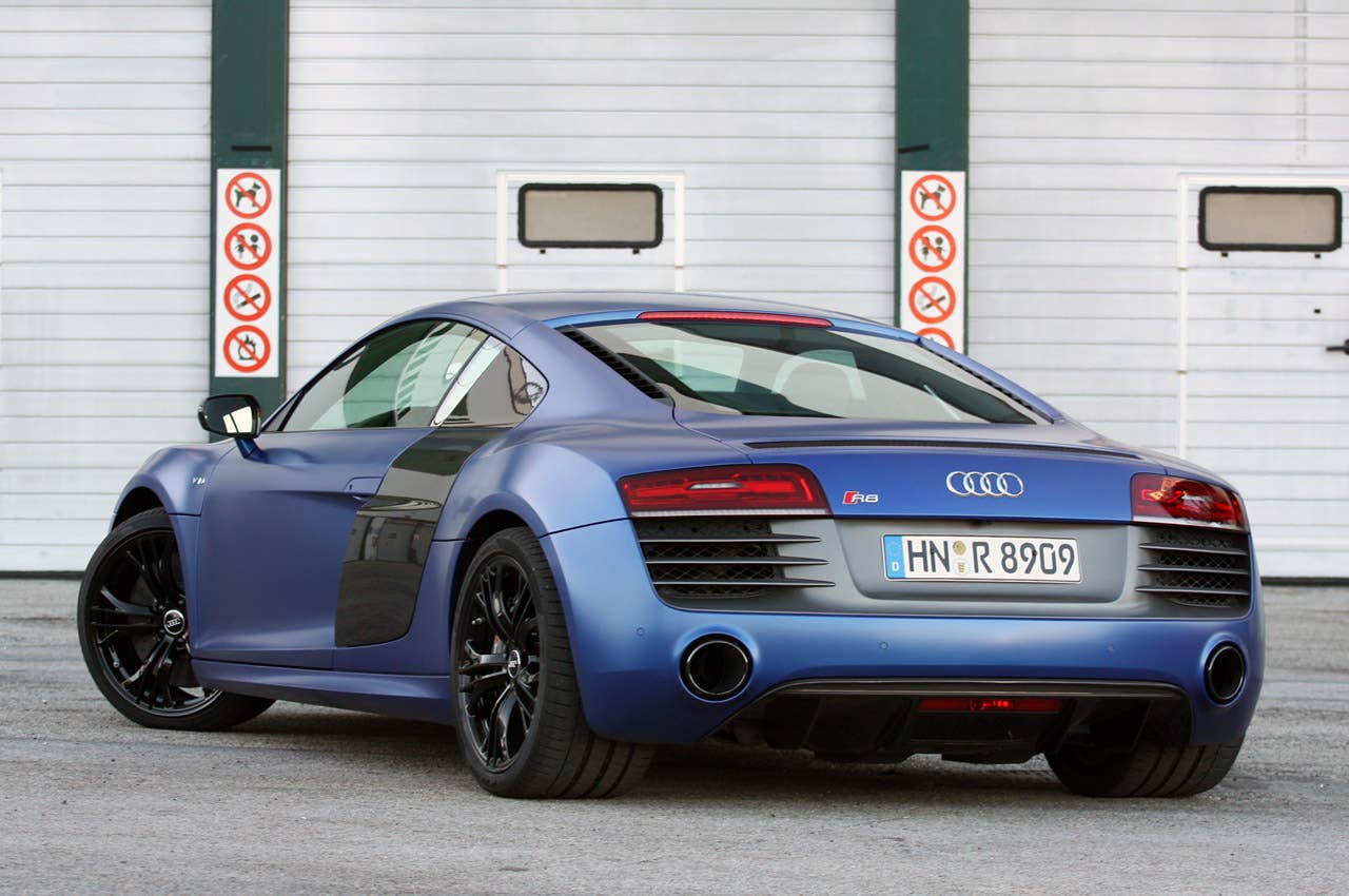 2014 Audi R8 V10 Plus rear 3/4 view