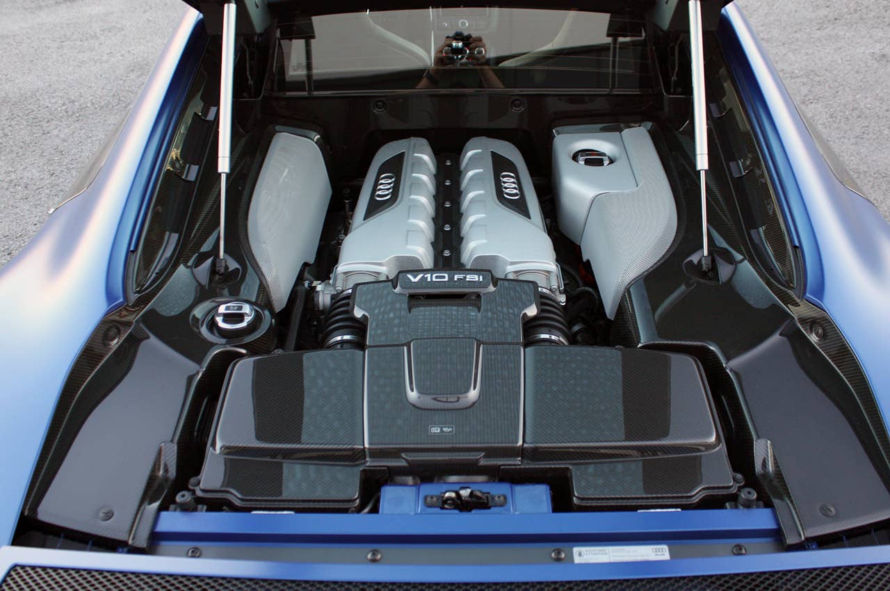 2014 Audi R8 V10 Plus engine