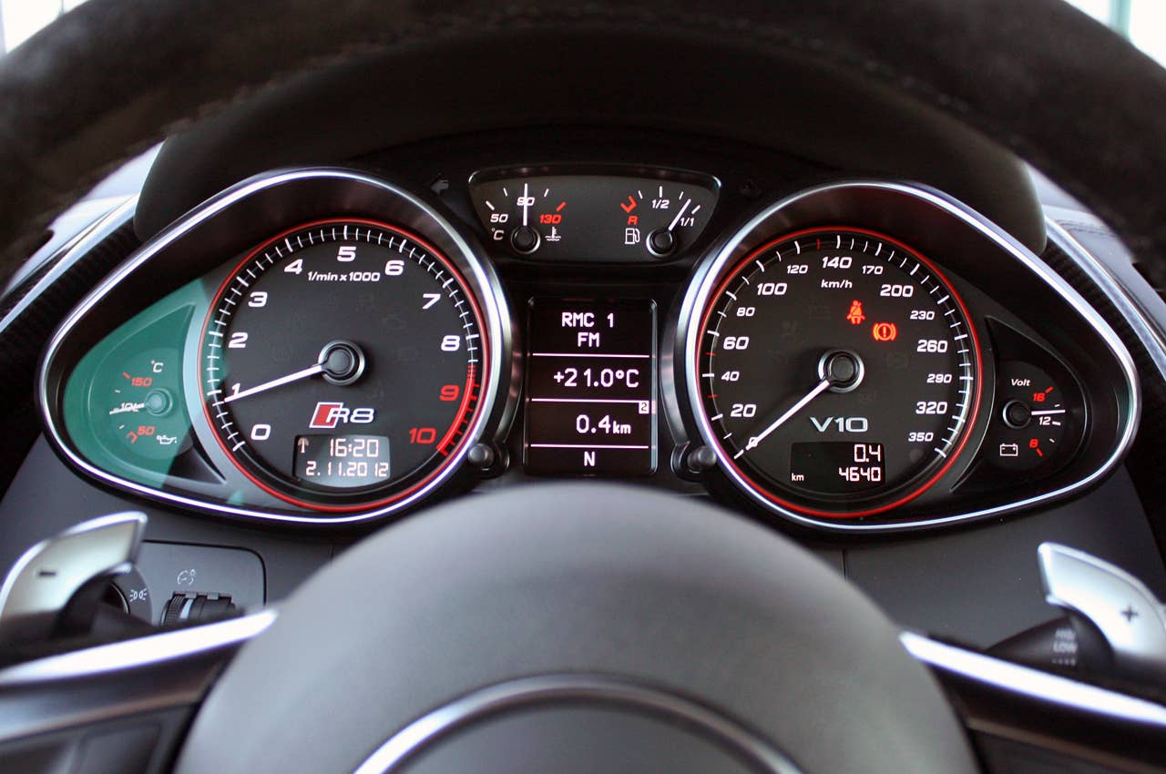 2014 Audi R8 V10 Plus gauges