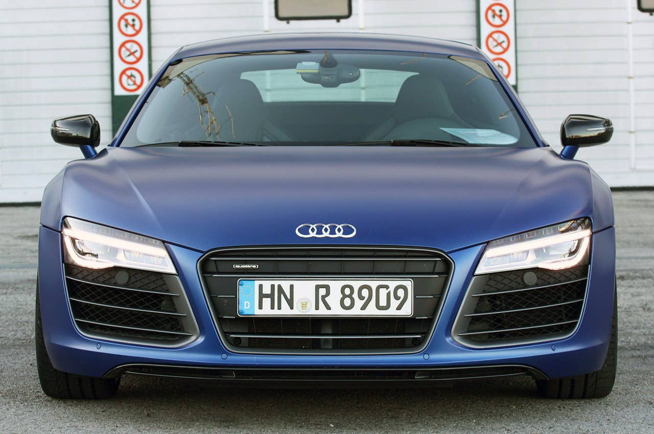 2014 Audi R8 V10 Plus front view