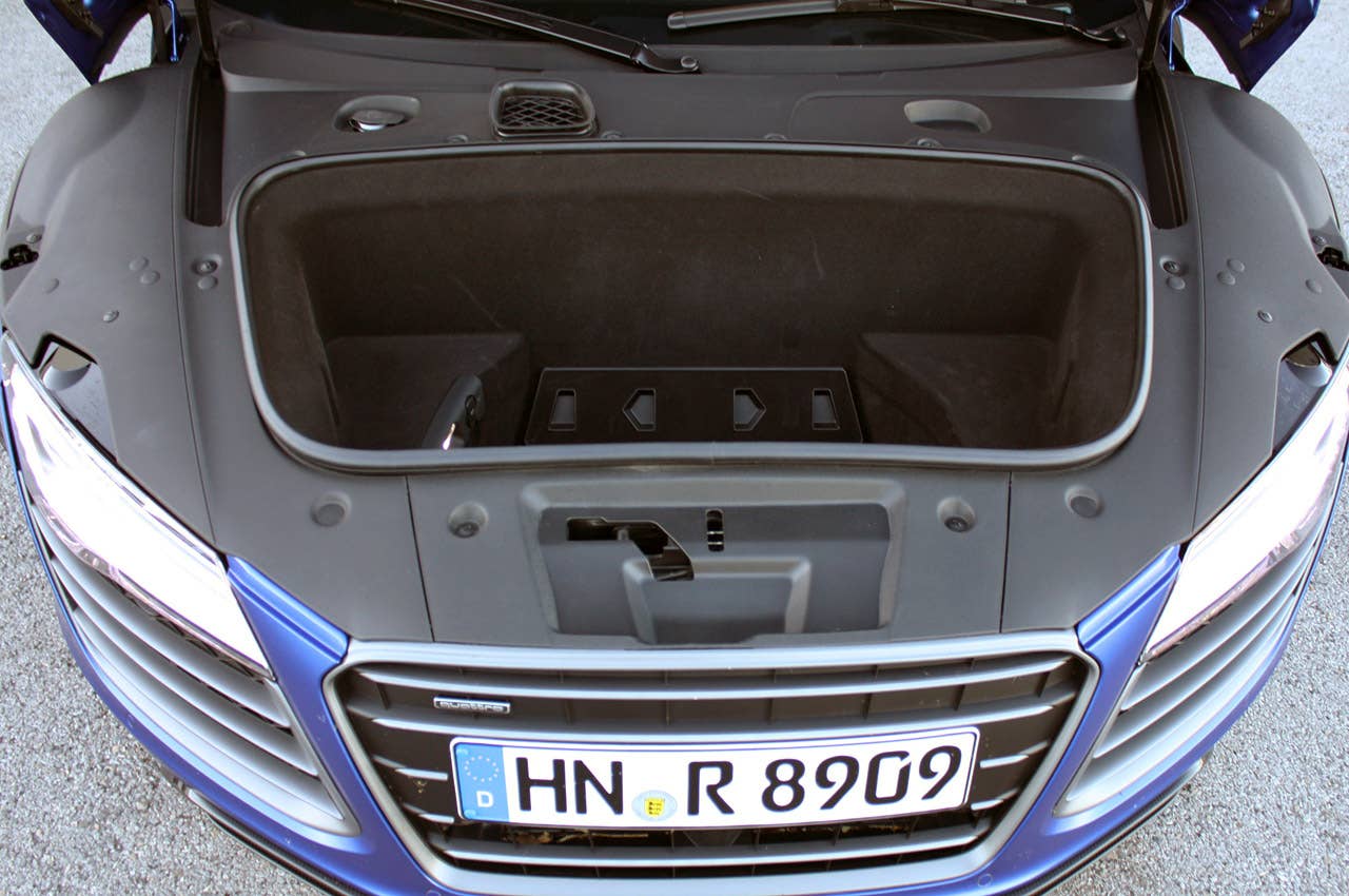 2014 Audi R8 V10 Plus front cargo area