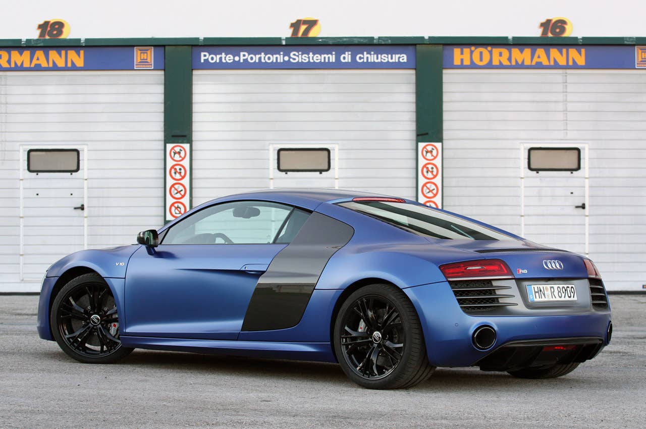 2014 Audi R8 V10 Plus rear 3/4 view