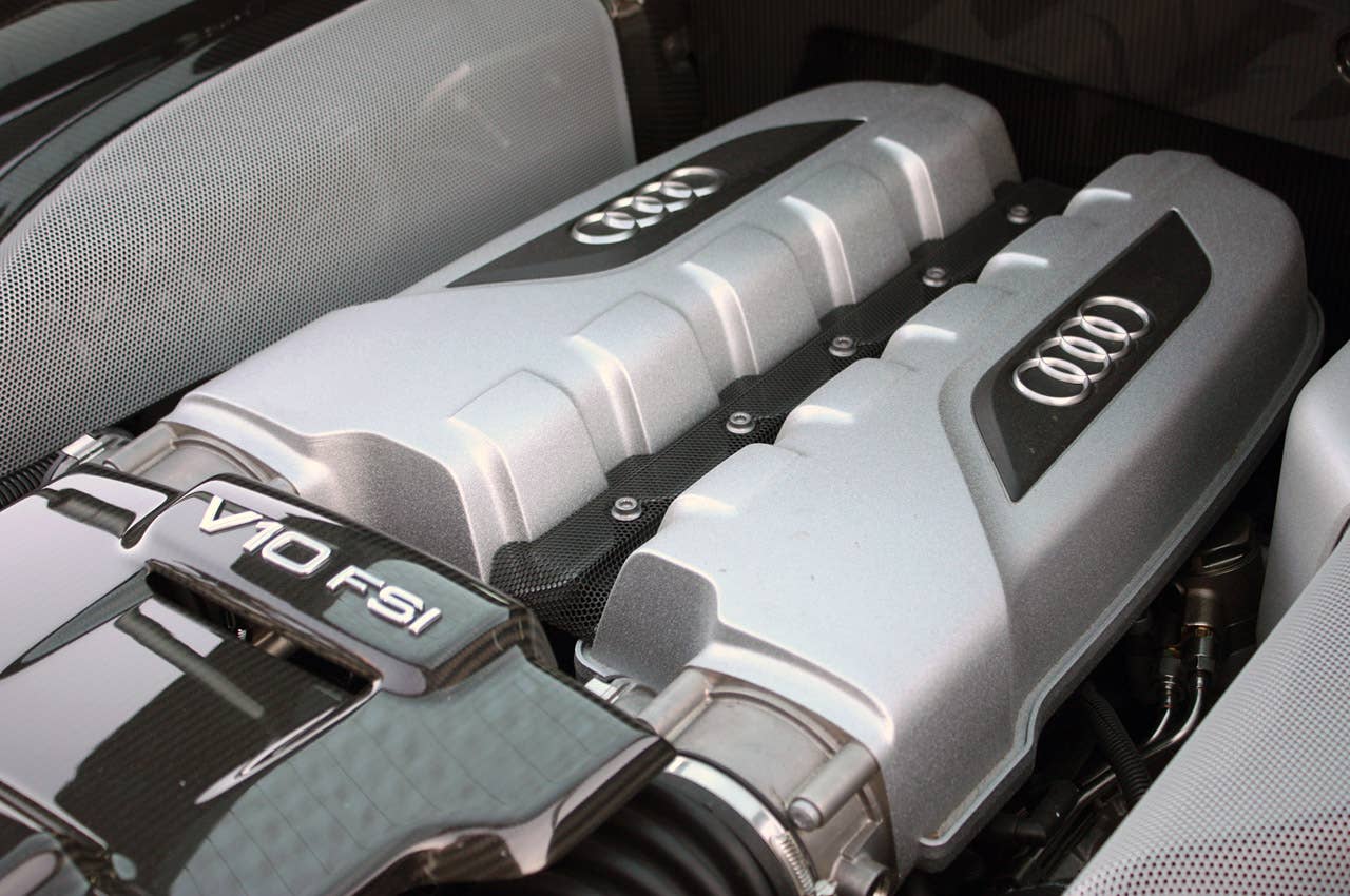 2014 Audi R8 V10 Plus engine