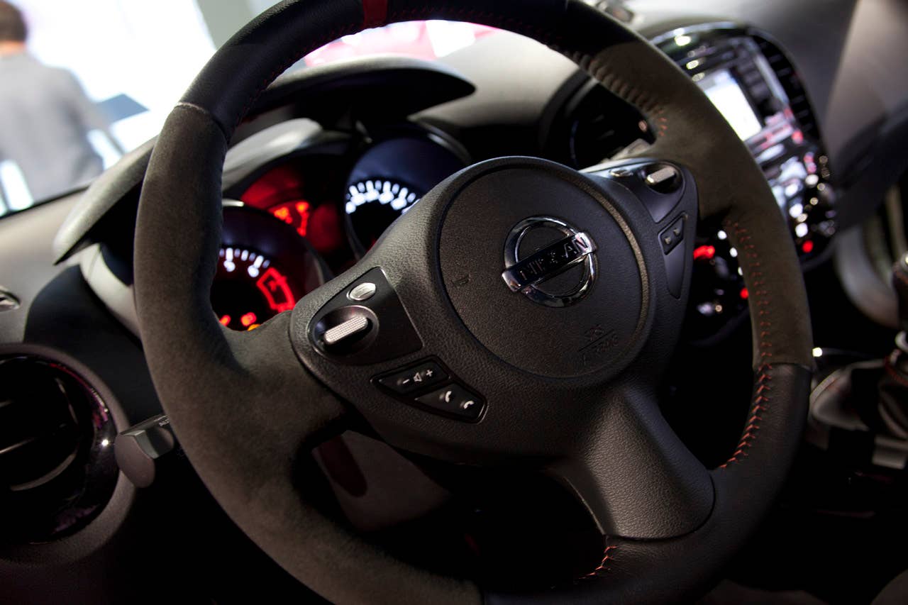 2013 Nissan Juke Nismo: Paris 2012 steering wheel